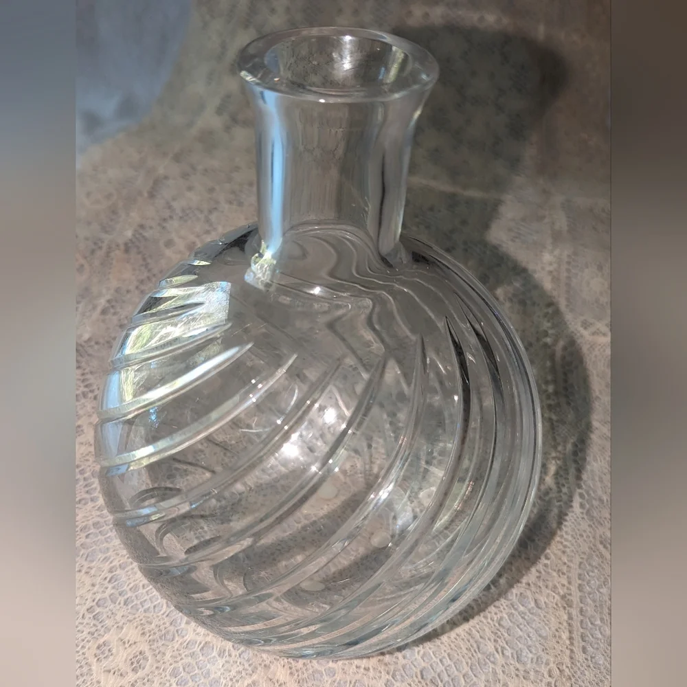 Baccarat crystal Cyclades flower vase .
